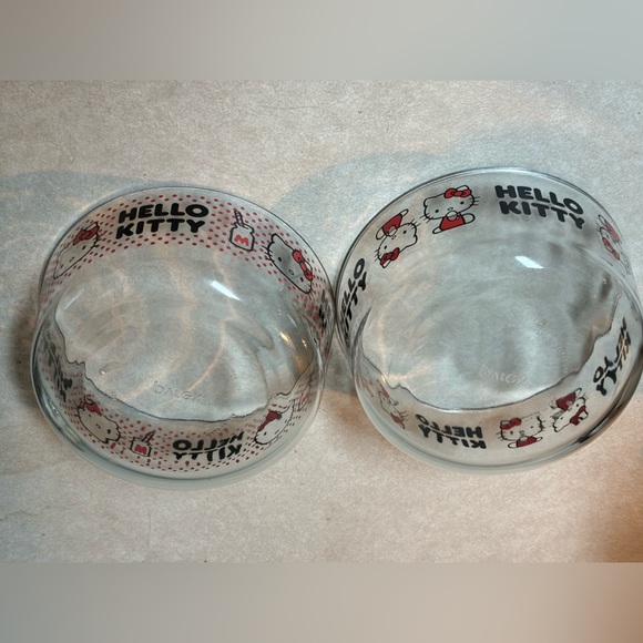 Hello Kitty Pyrex bowl for storage- perfect condition - Picture 2 of 13